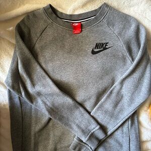 Women’s Nike crew neck